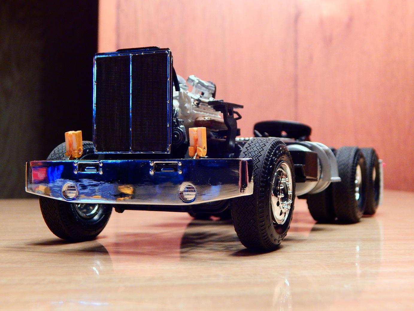 Peterbit_352_chassis_016.thumb.JPG.cb76a