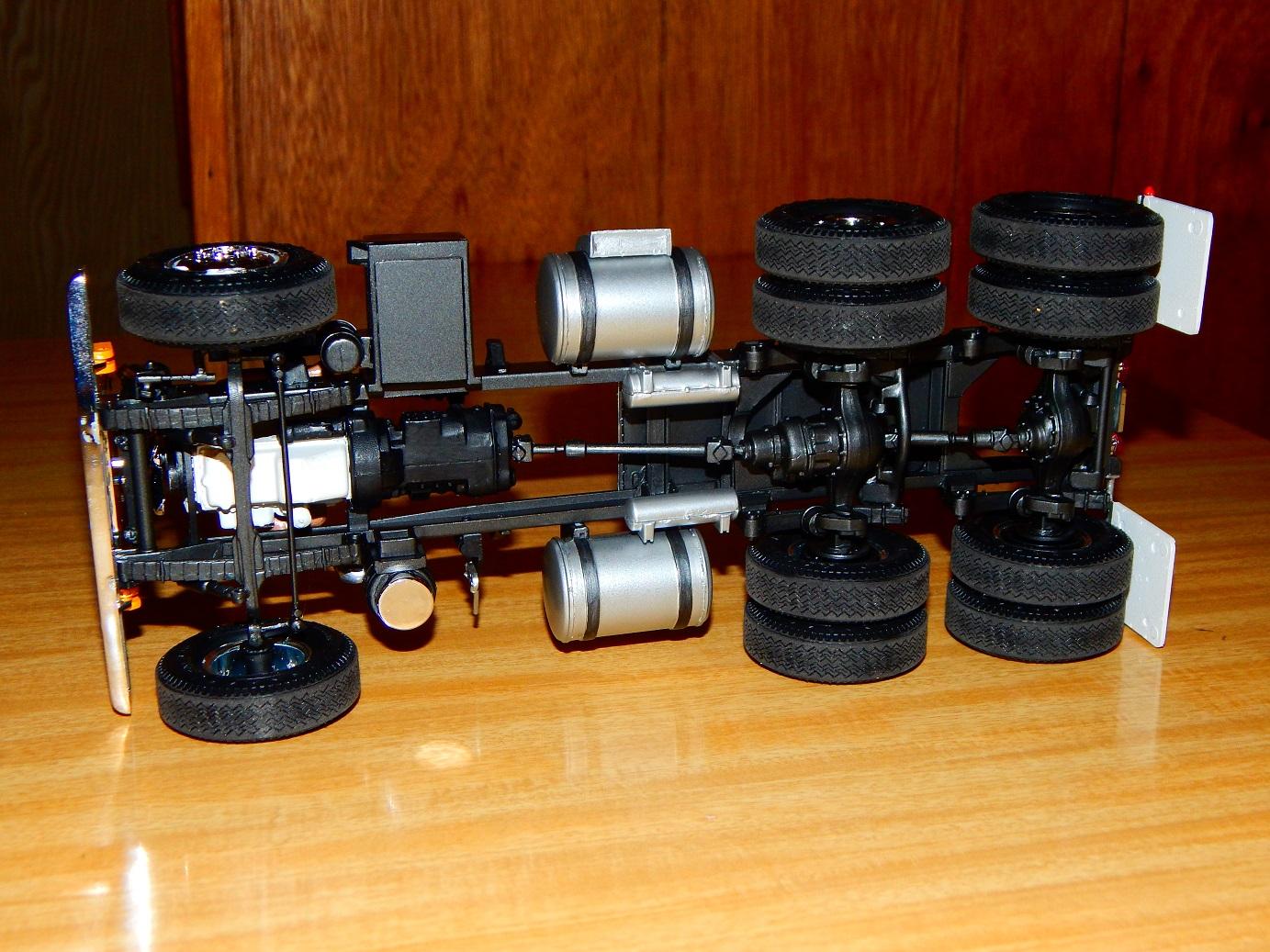 Peterbit_352_chassis_022.thumb.JPG.d7018