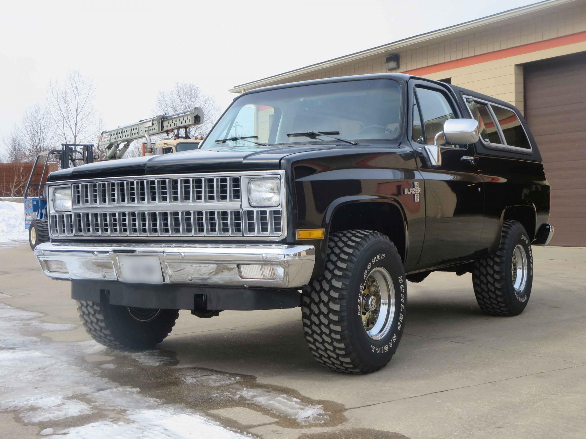 1981-Chevy-K5-Blazer-4.thumb.jpg.bbd522d48512cfbab39a79f5a340caca.jpg