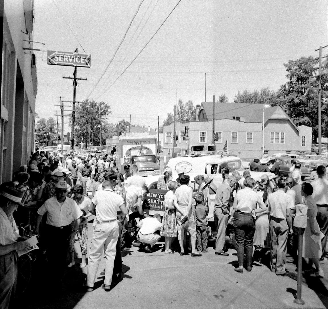 Antique Ford car visits Teague Auto, Jun 21 1959 (6).JPG
