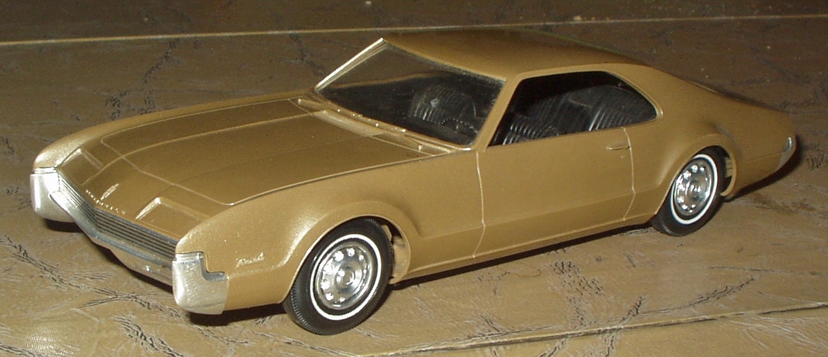66Toronado01.jpg.ca363402c2c35b87ea1223d4021aaebe.jpg
