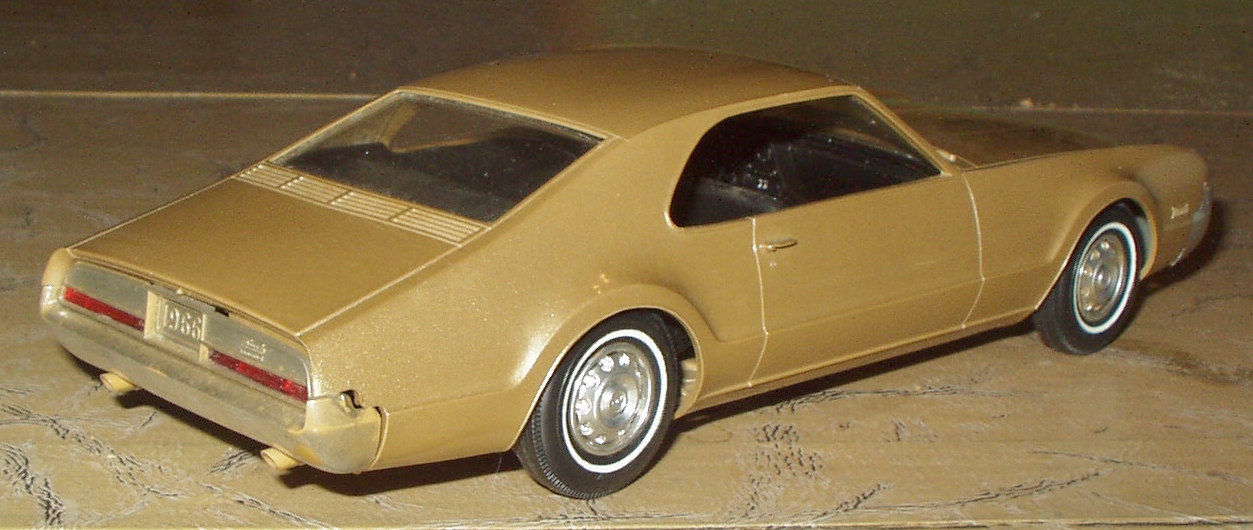 66Toronado03.jpg.b850e8c3145e67f6c160966e6c85b121.jpg