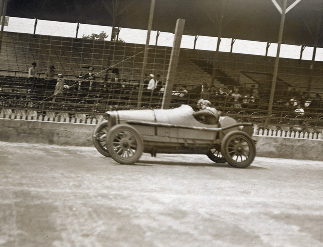 Indianapolis_1914_500_Mile_-_9._Chassagnevv_on_Sunbeam_at_speed_(May_30th)-copy_edited-1-1.jpg.4d175eb86ba7a4f7018ba5055ab57513.jpg
