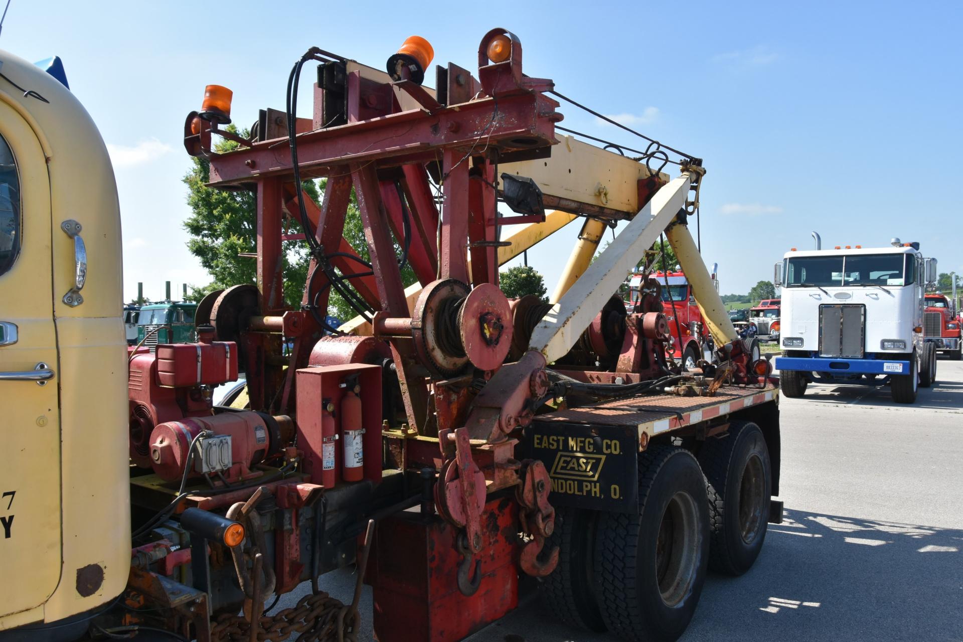 1965 Diamond T P4320 Wrecker  (5).JPG