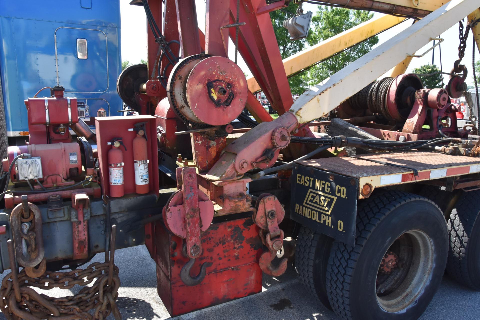 1965 Diamond T P4320 Wrecker  (8).JPG