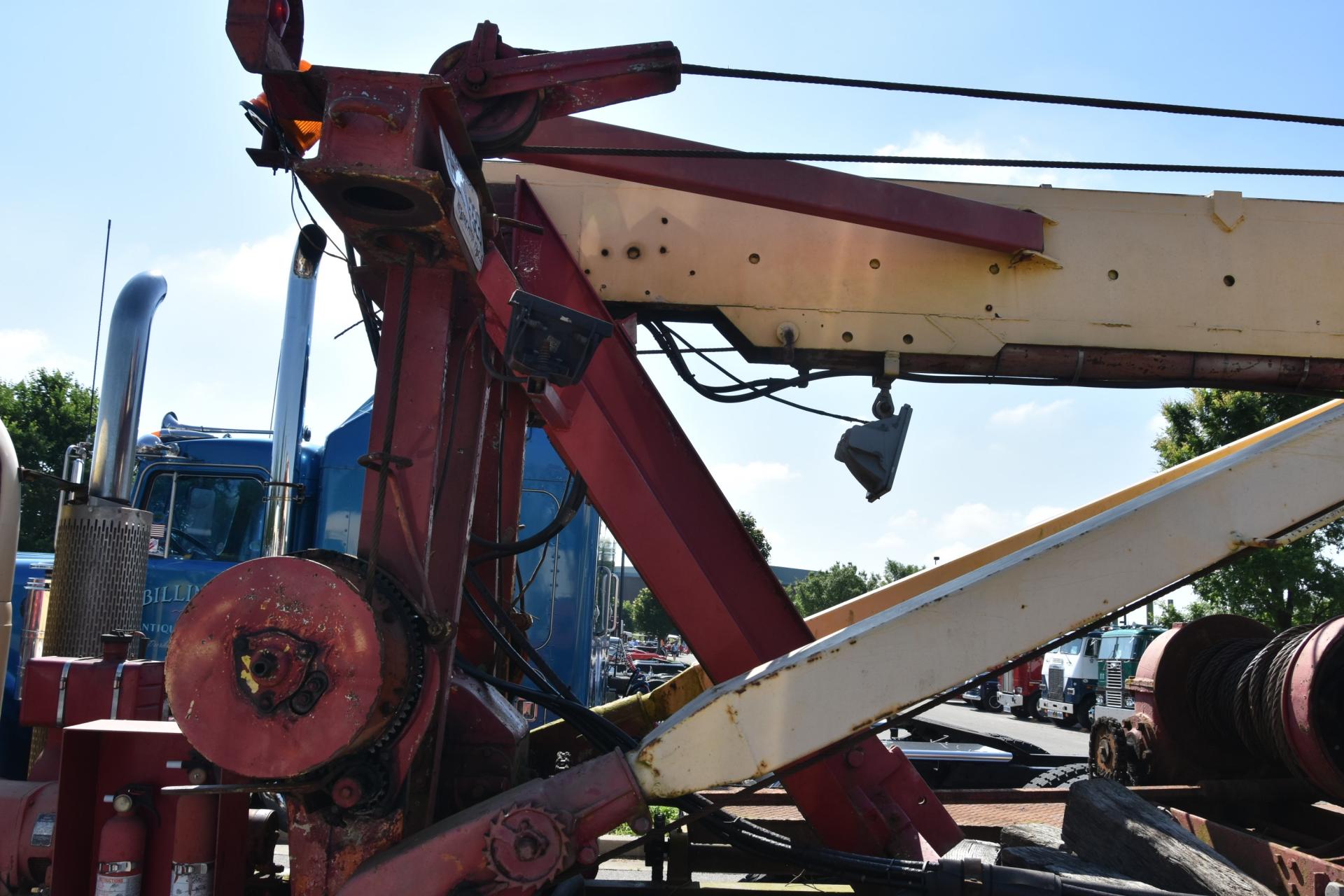 1965 Diamond T P4320 Wrecker  (10).JPG