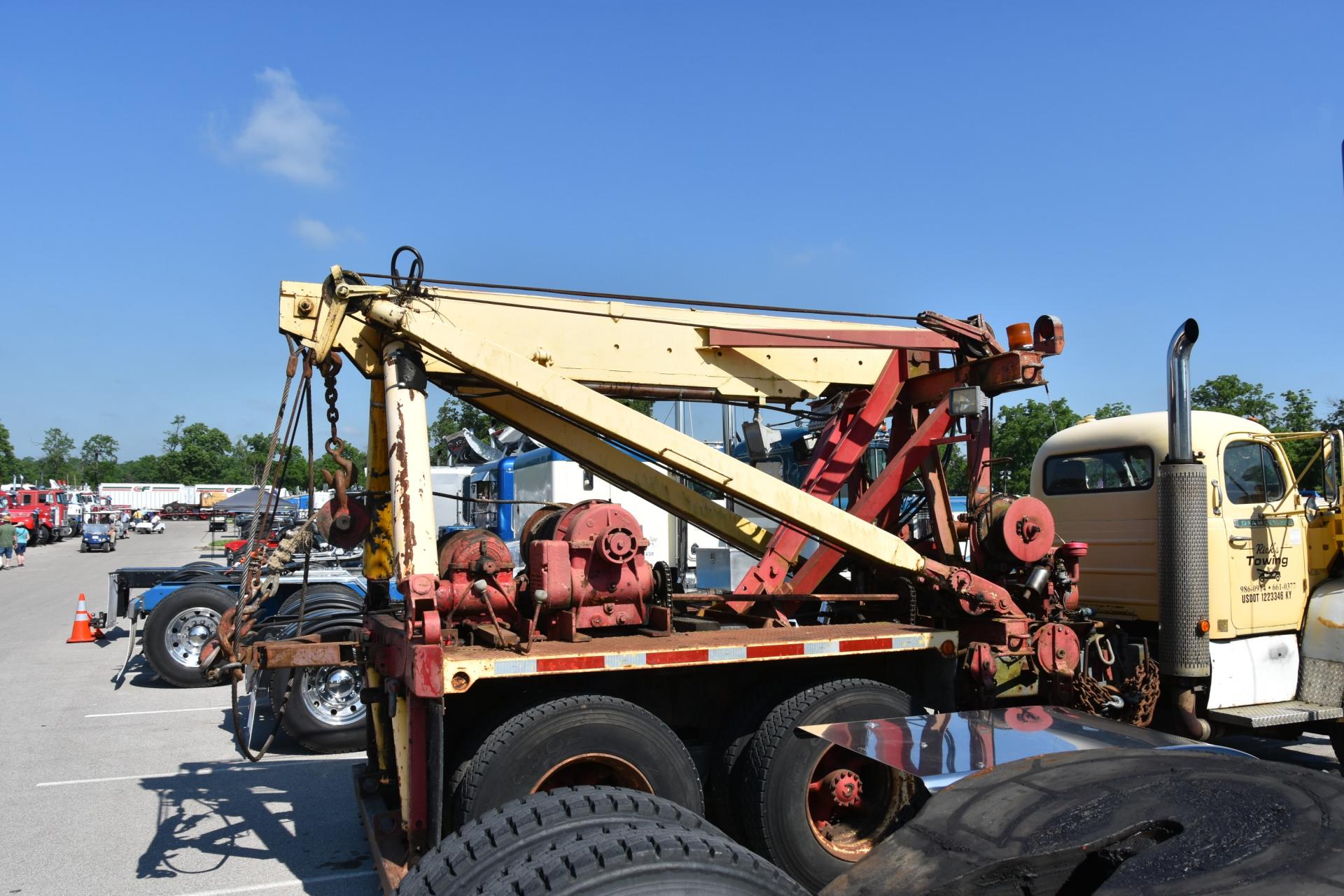 1965 Diamond T P4320 Wrecker  (19).JPG