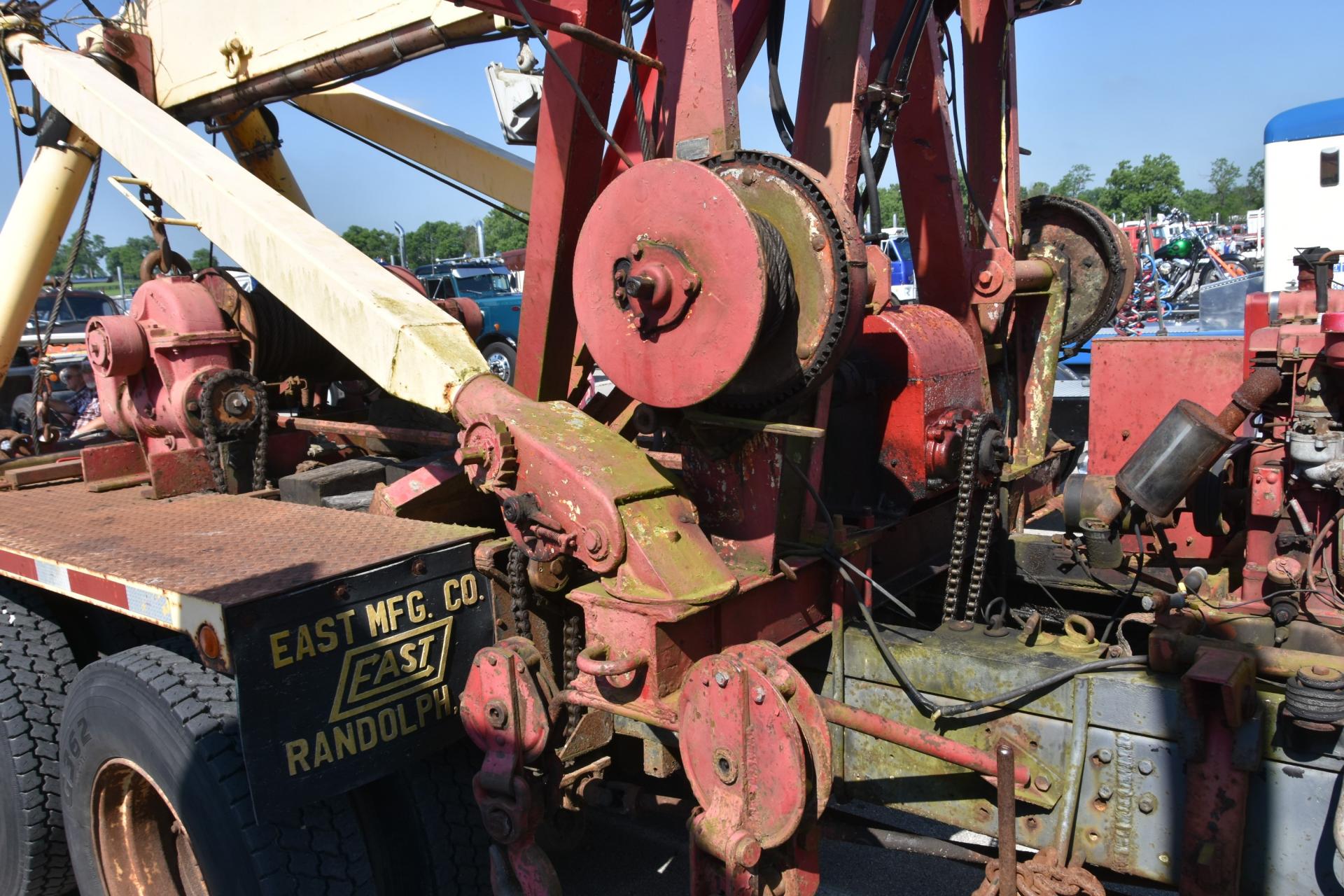 1965 Diamond T P4320 Wrecker  (33).JPG