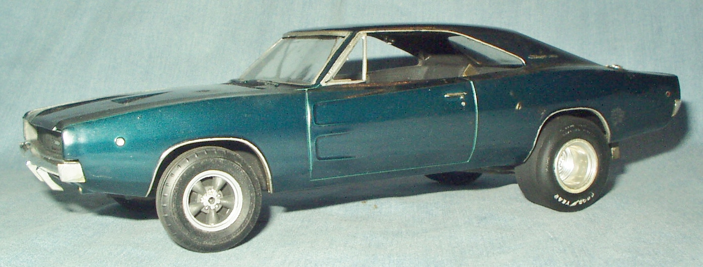 68Charger05.jpg.5196c9c2975bcf8c8de7c33acf565985.jpg