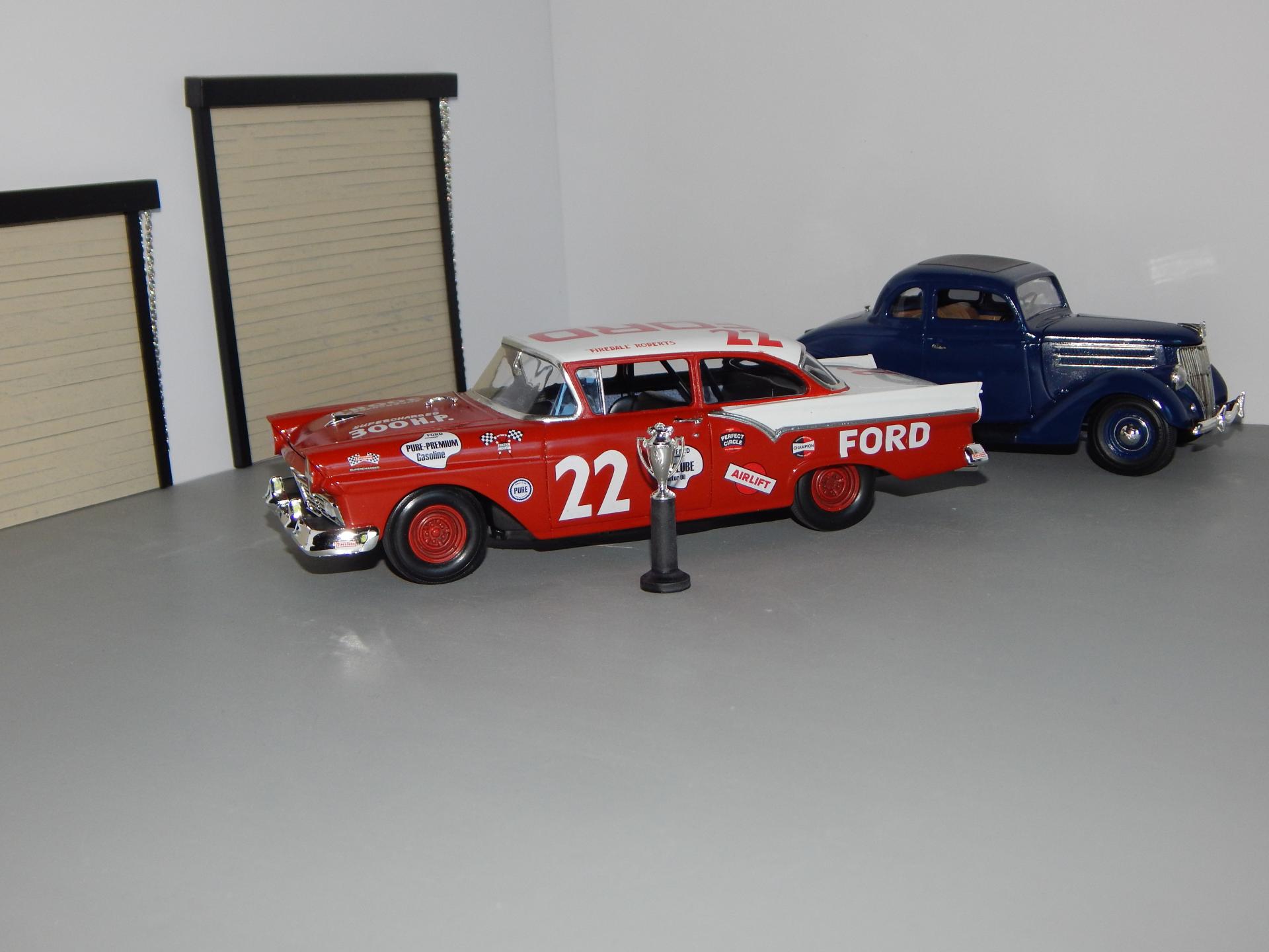 自動車 revell 1/25 57 ford fireball roberts Fireball Roberts '57 Ford Model Car Kit
