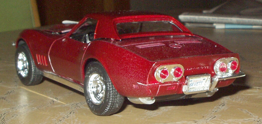 Revell68VetteHT09.jpg.c506cf7f5e4f9c9a765ab80eb91f34aa.jpg