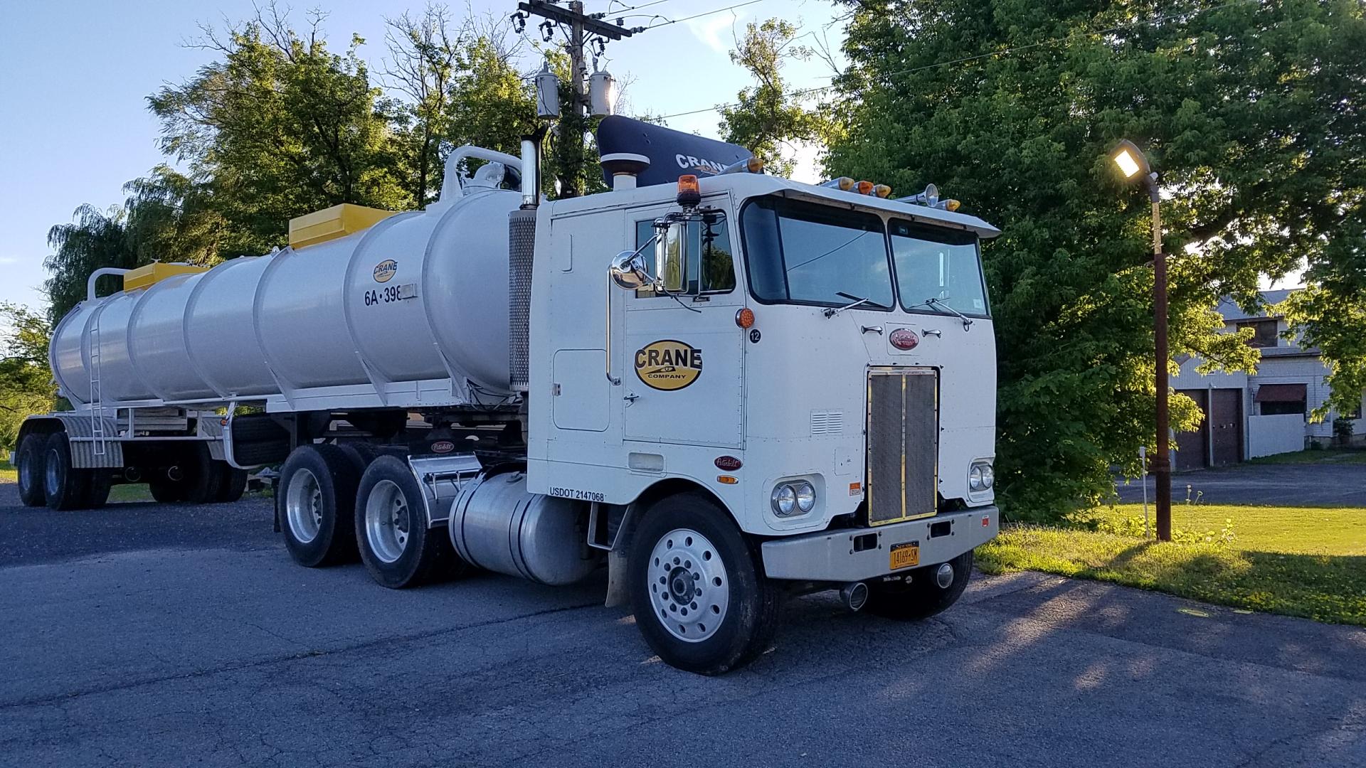 Crane Peterbilt.jpg