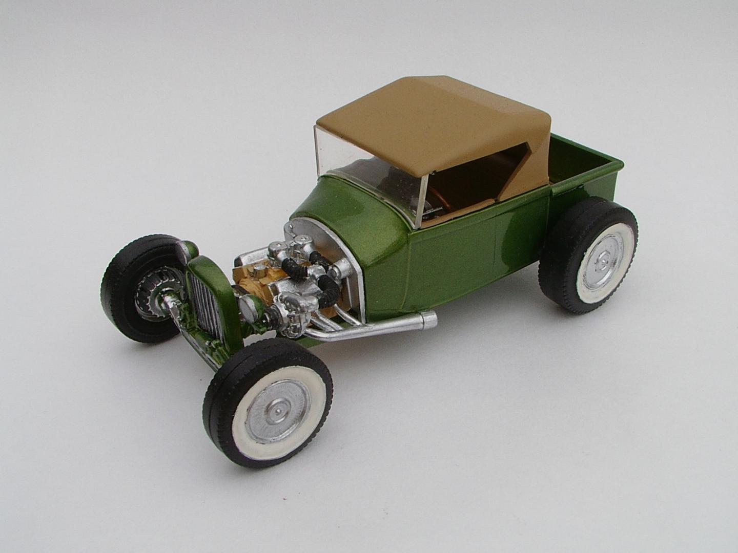 Aurora 1929 Ford A Pickup Beatnik Box.JPG