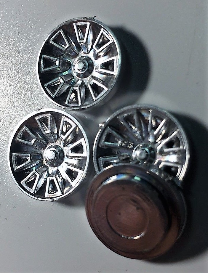 65corvairwheels2.jpg.5f8070ea65c8a64d303c5b74cb7954b0.jpg
