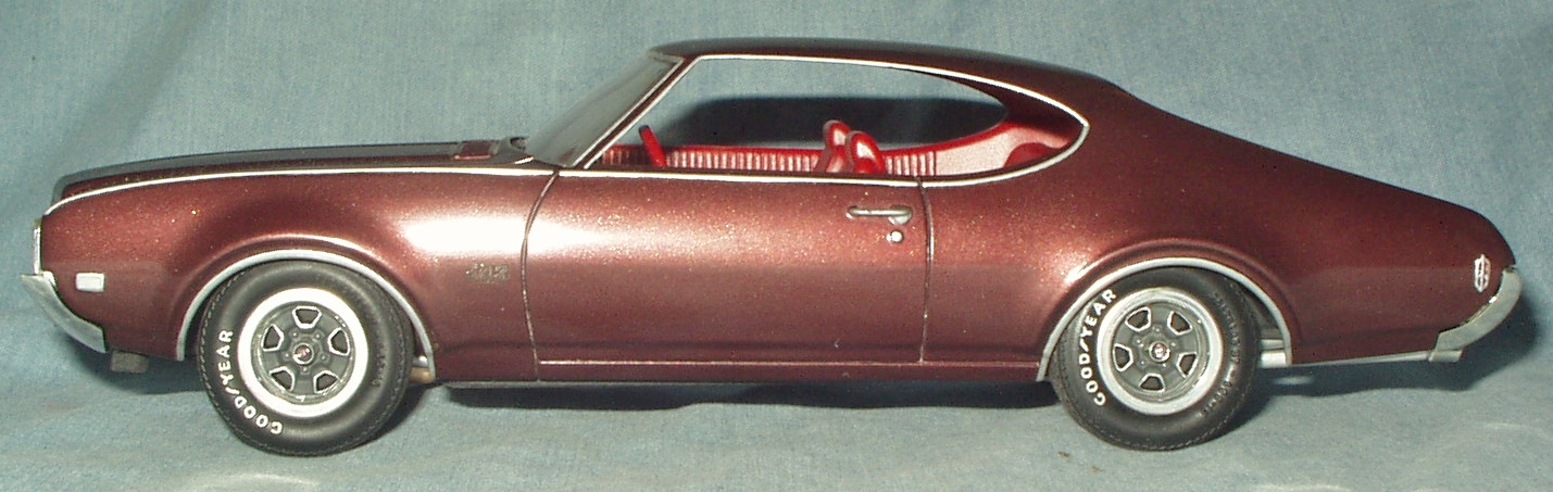 69Olds44207.jpg.ab289b6f68325f942b5983bbe077a47c.jpg