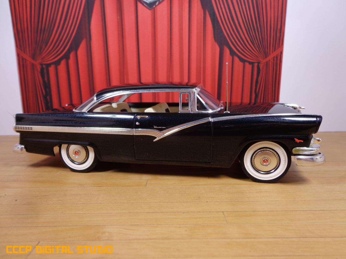 1956 Ford Fairlane 003 copy.jpg