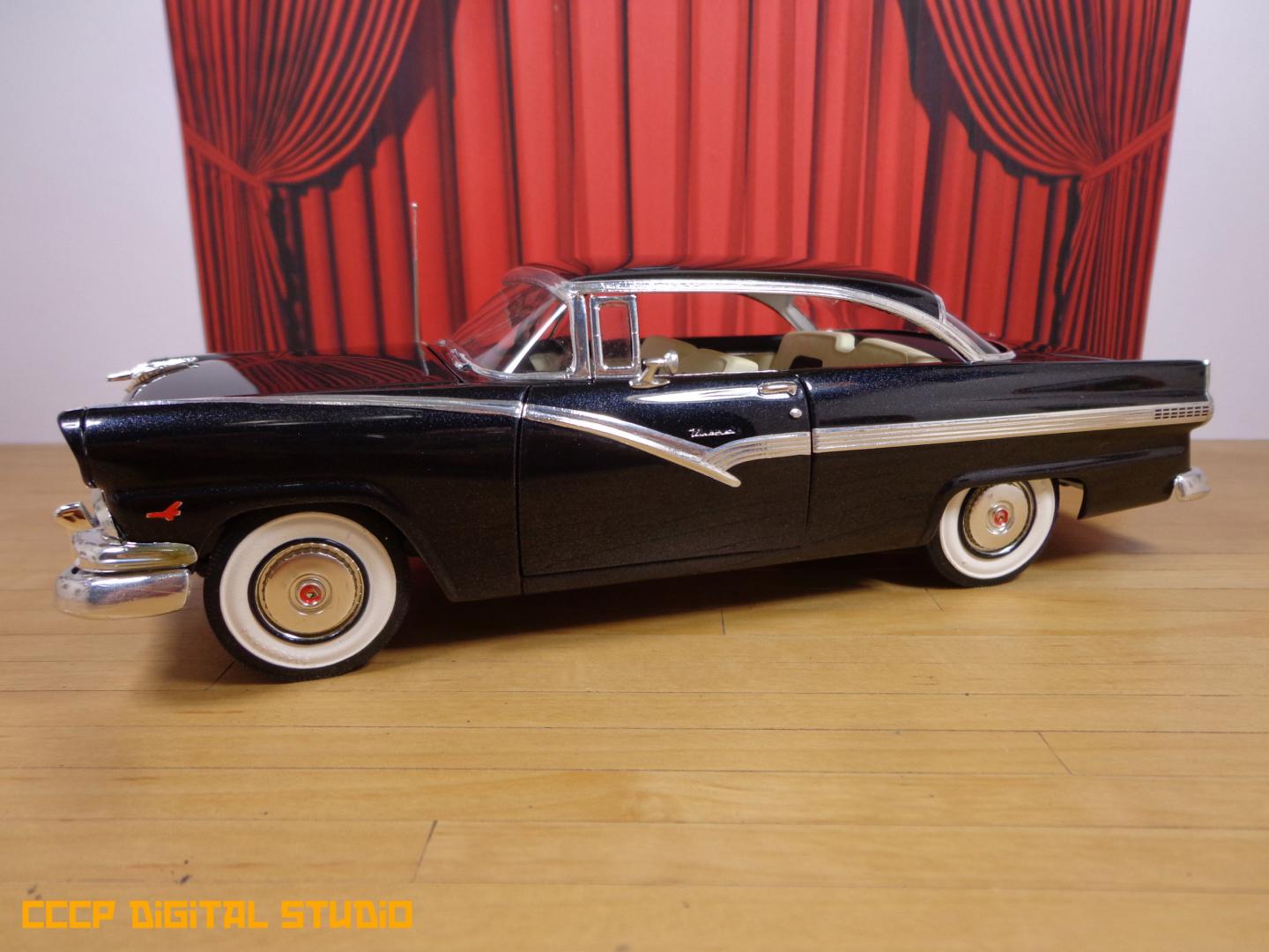 1956 Ford Fairlane 007 copy.jpg