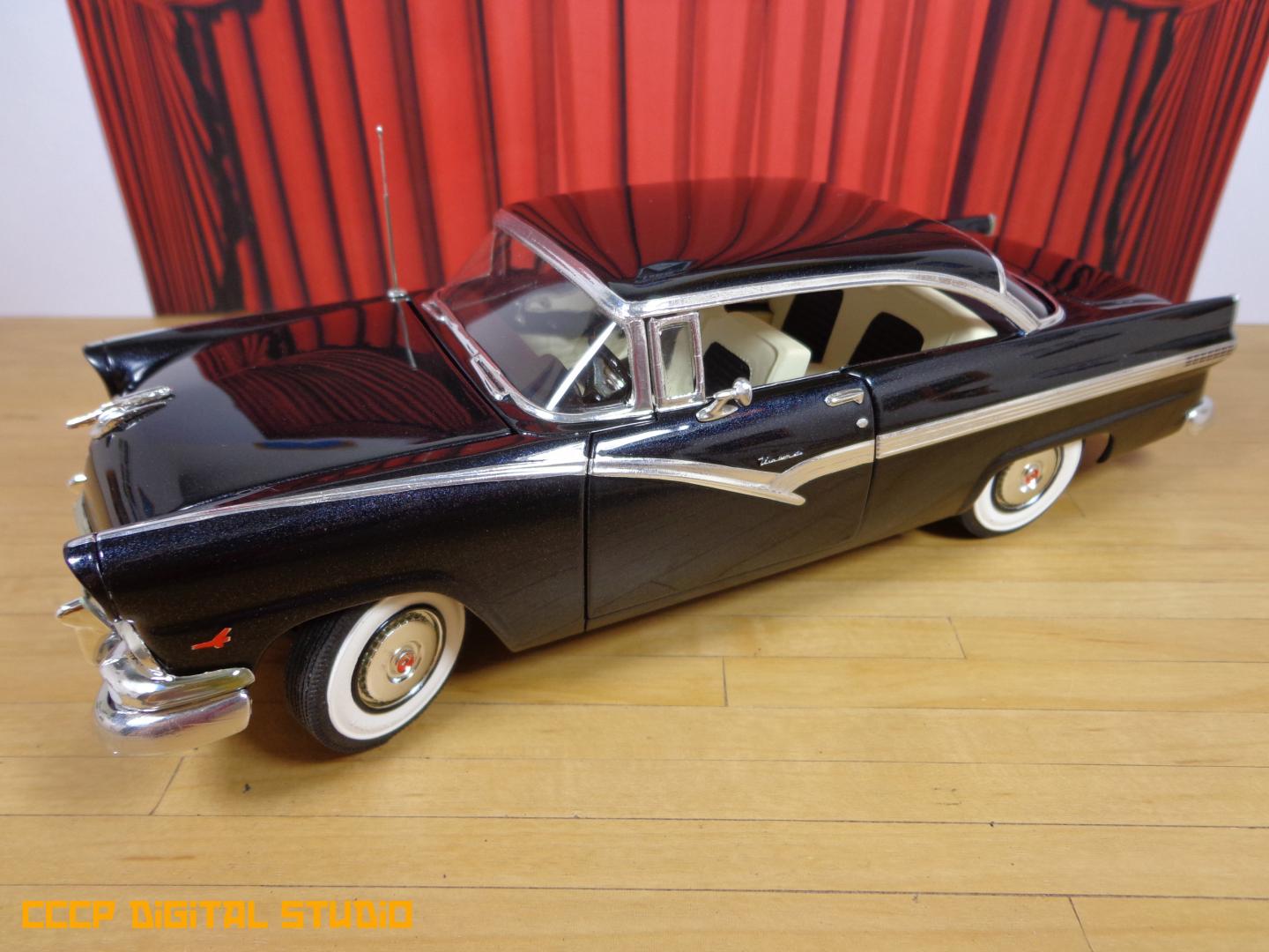 1956 Ford Fairlane 027 copy.jpg