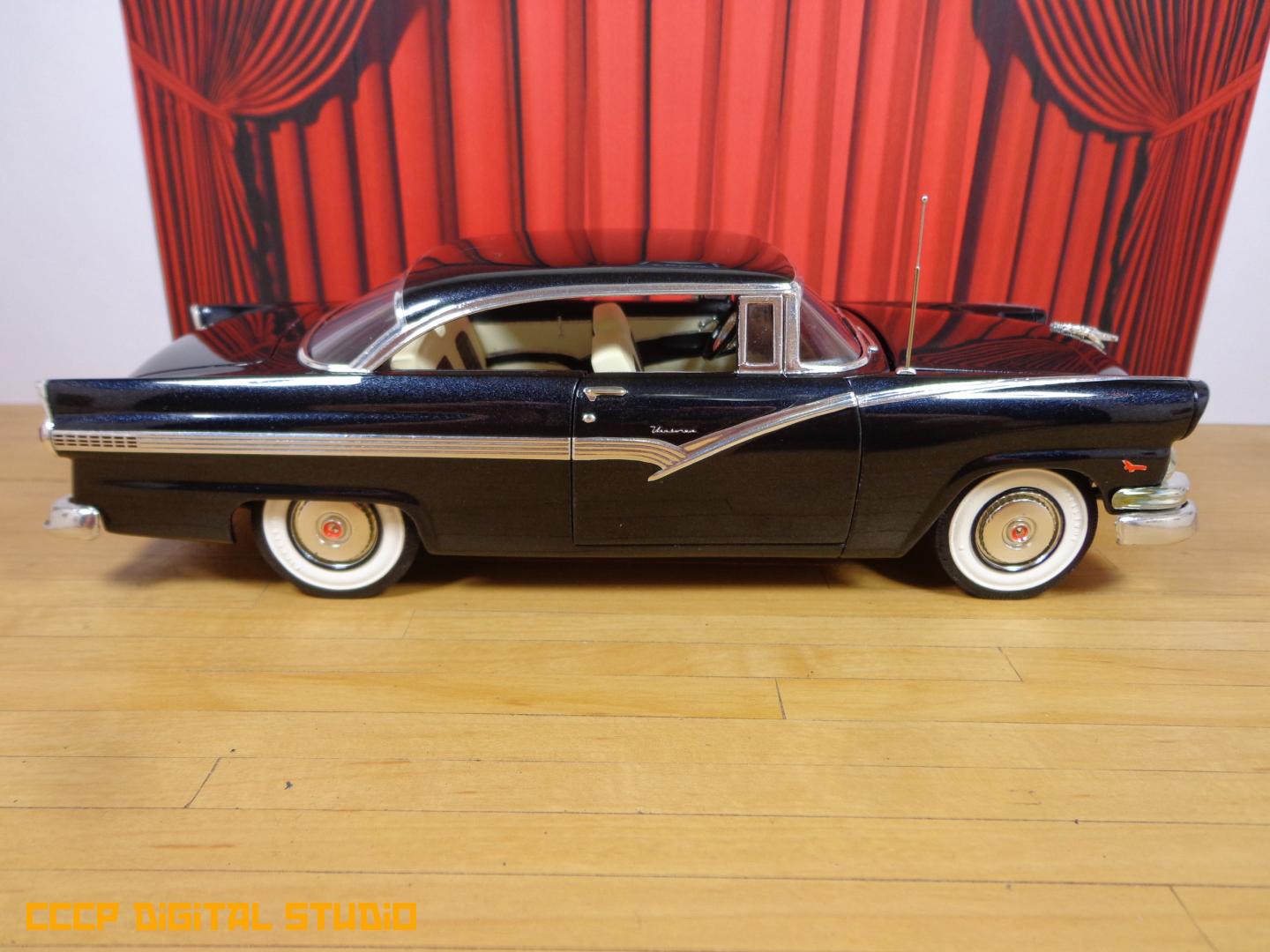 1956 Ford Fairlane 036 copy.jpg