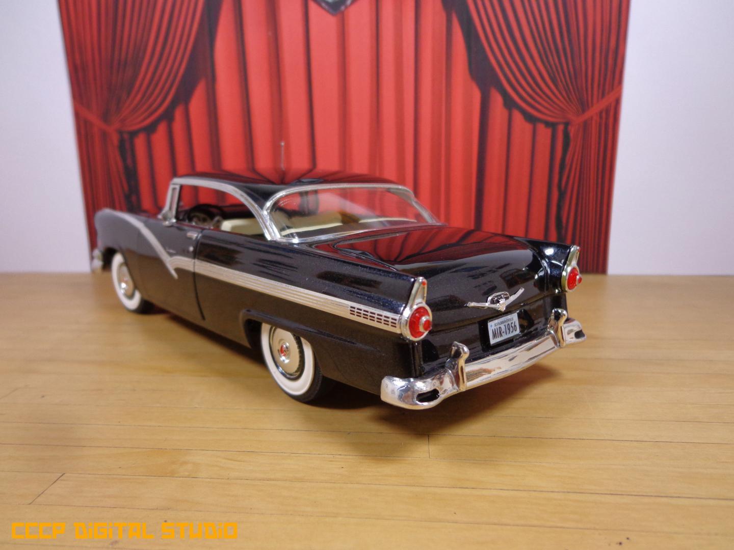 1956 Ford Fairlane 040 copy.jpg