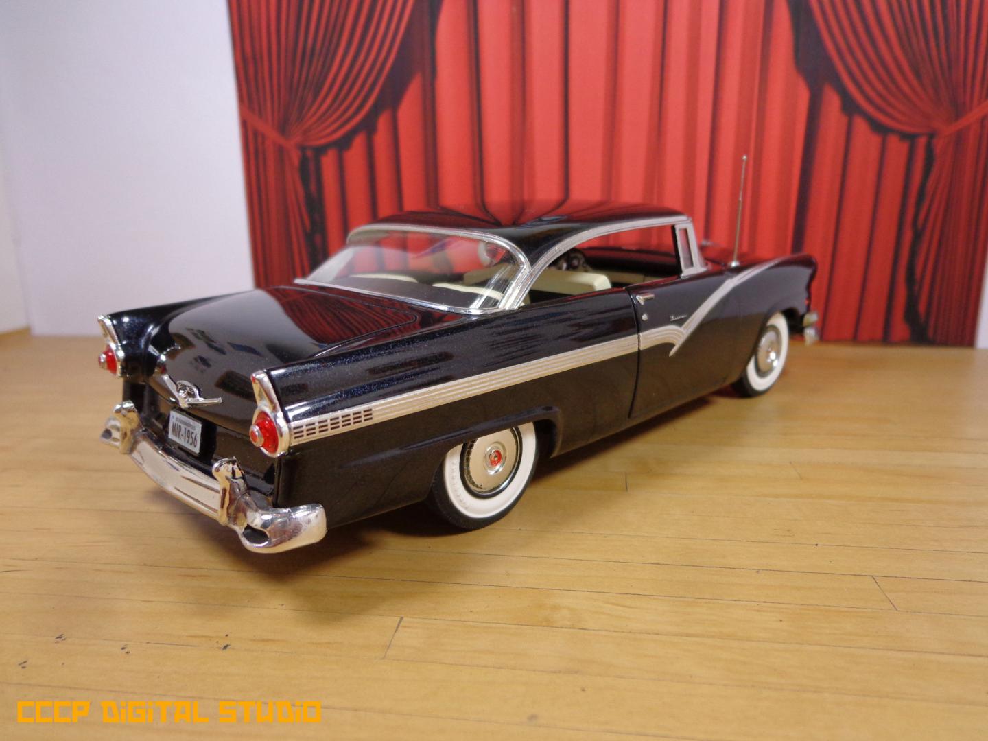 1956 Ford Fairlane 041 copy.jpg