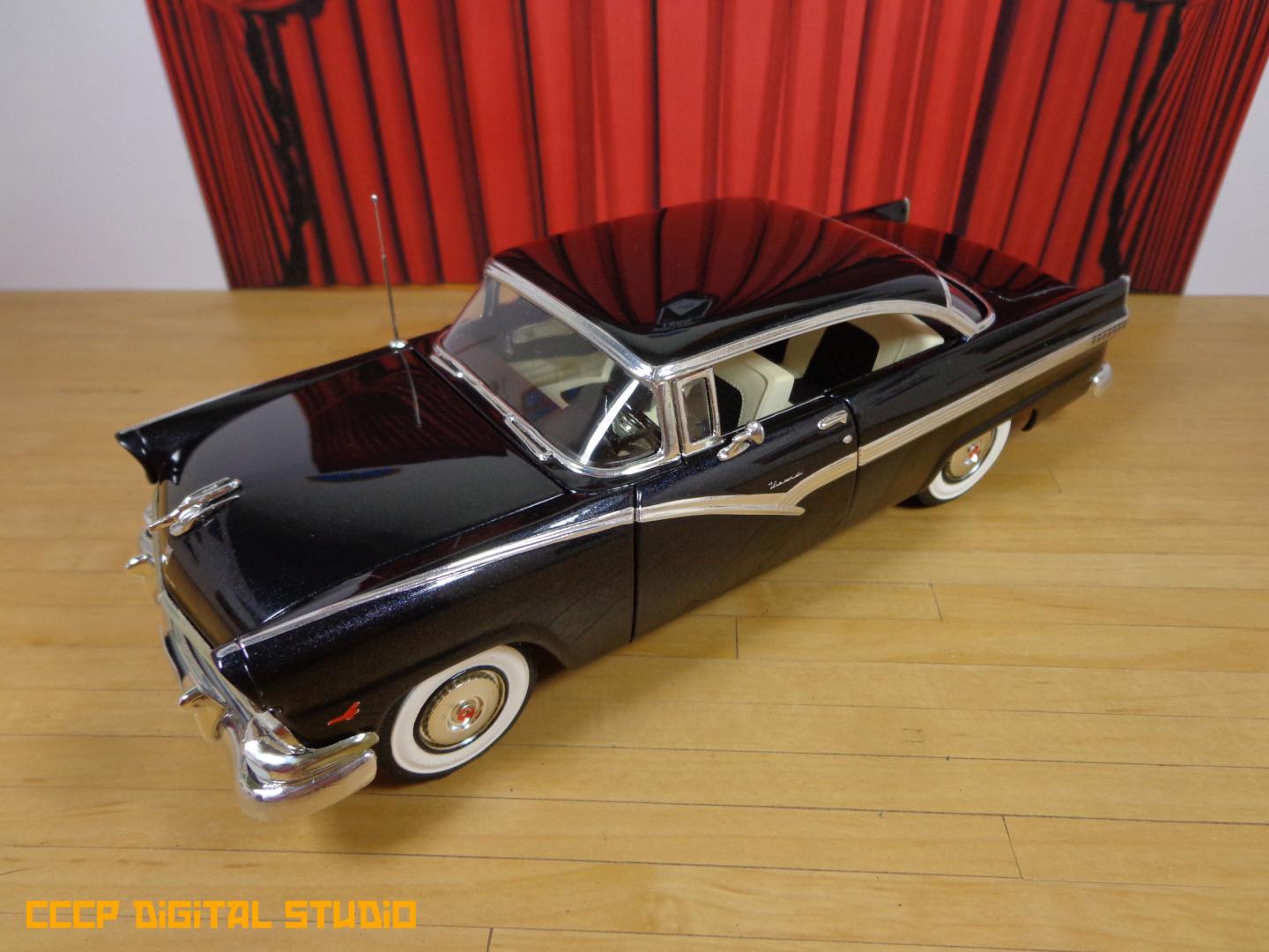 1956 Ford Fairlane 045 copy.jpg