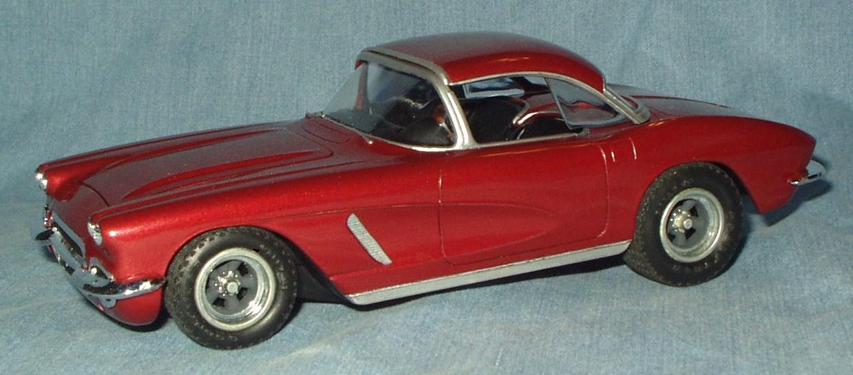 AMT62Vette02.jpg.22c43906d1b96c4d73697fb0e5574ebb.jpg
