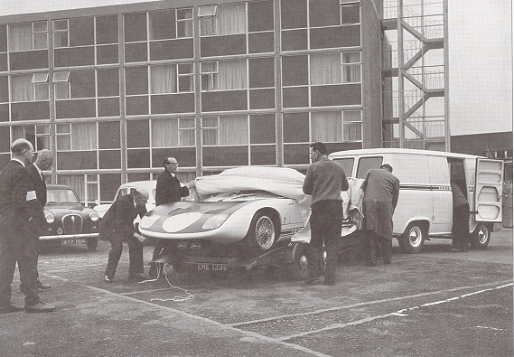 Ford_Econoline_GT40_GT101_April_1964_Heathrow_sm.jpg.5933e41aaac8563af8976b86a8751f9f.jpg