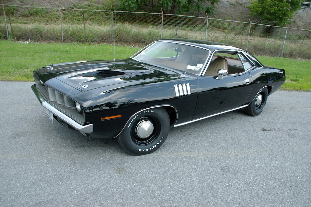 1971-cuda-black.jpg.32b7fa2aadbb931f29ad9b35241c574f.jpg