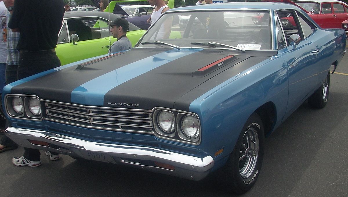1200px-'69_Plymouth_Road_Runner_(Rassemblement_Mopar_Valleyfield_'10).jpg