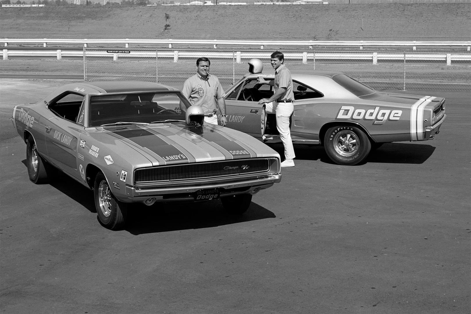 06-mike-dick-landy-1968-hemi-dodge-charger-coronet-rt-posed.thumb.jpg.5947f49dd0b5ad25923a7f0cb0c560f6.jpg