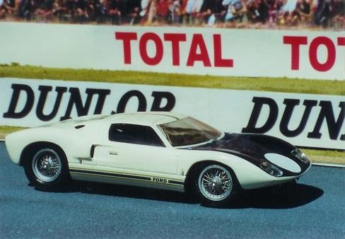 Ford_GT40_1964_trials_003sm.jpg.cbe442abb12a117927f3a74f818f302f.jpg