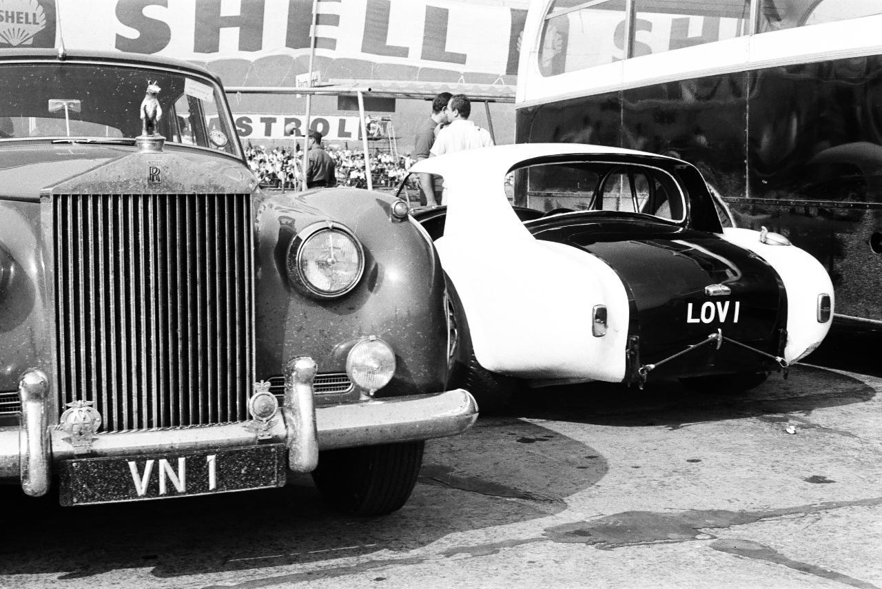 617783930_Cobra_CSX3006_1966_21_Zeltweg_Bondurant_628.jpg.0062a396b28fb7c1f7e08ac4b4080df0.jpg
