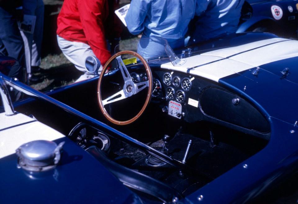 25919449_Cobra_1964_RoadAmerica_sept_cockpitcsx.jpg.741090efd06af9a1913f489cbcd10cbd.jpg