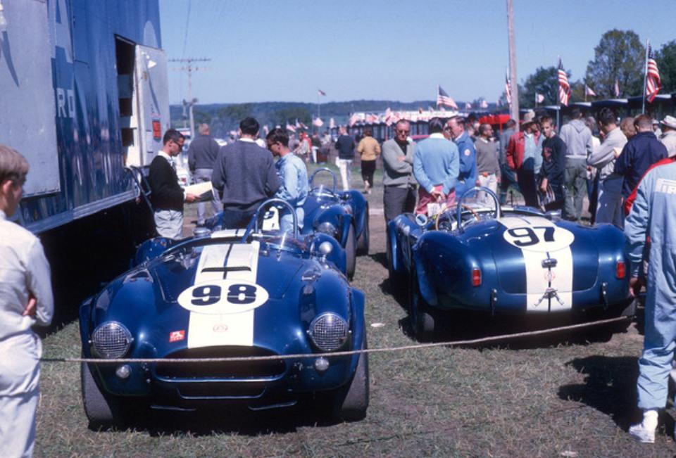 438226083_Cobra_1964_RoadAmerica_equipe.jpg.ed4695928557ac49bb147327e213598c.jpg
