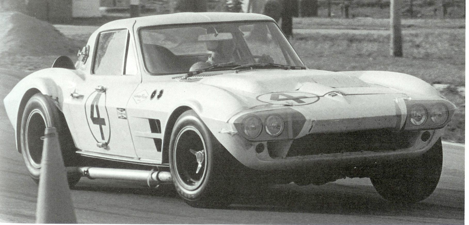 Corvette_GS_005_1964_#4_Sebring_Hall-Penske_005.jpg