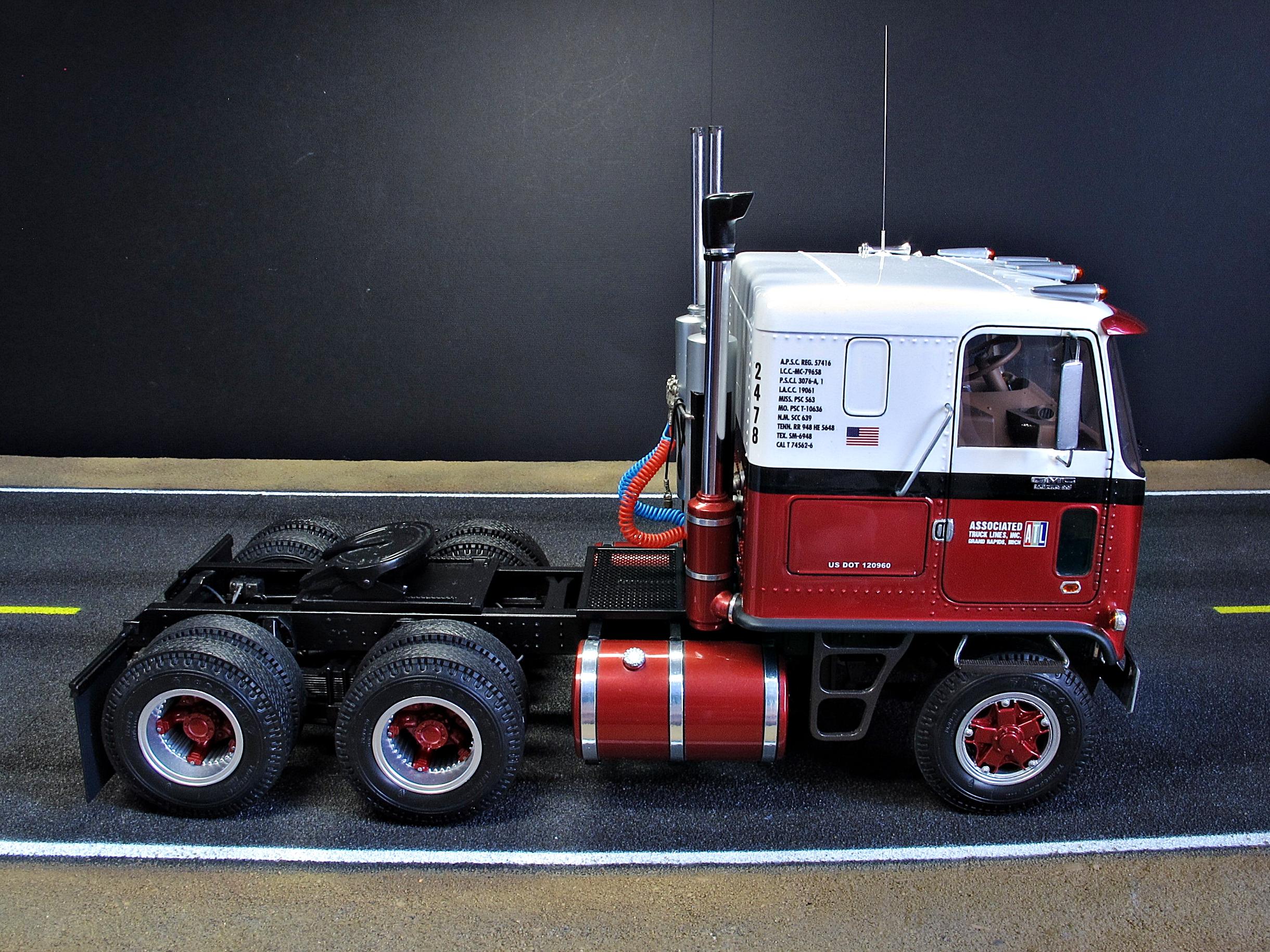 トラック群団 GMC アストロ 95 タンカータンダム 1/128