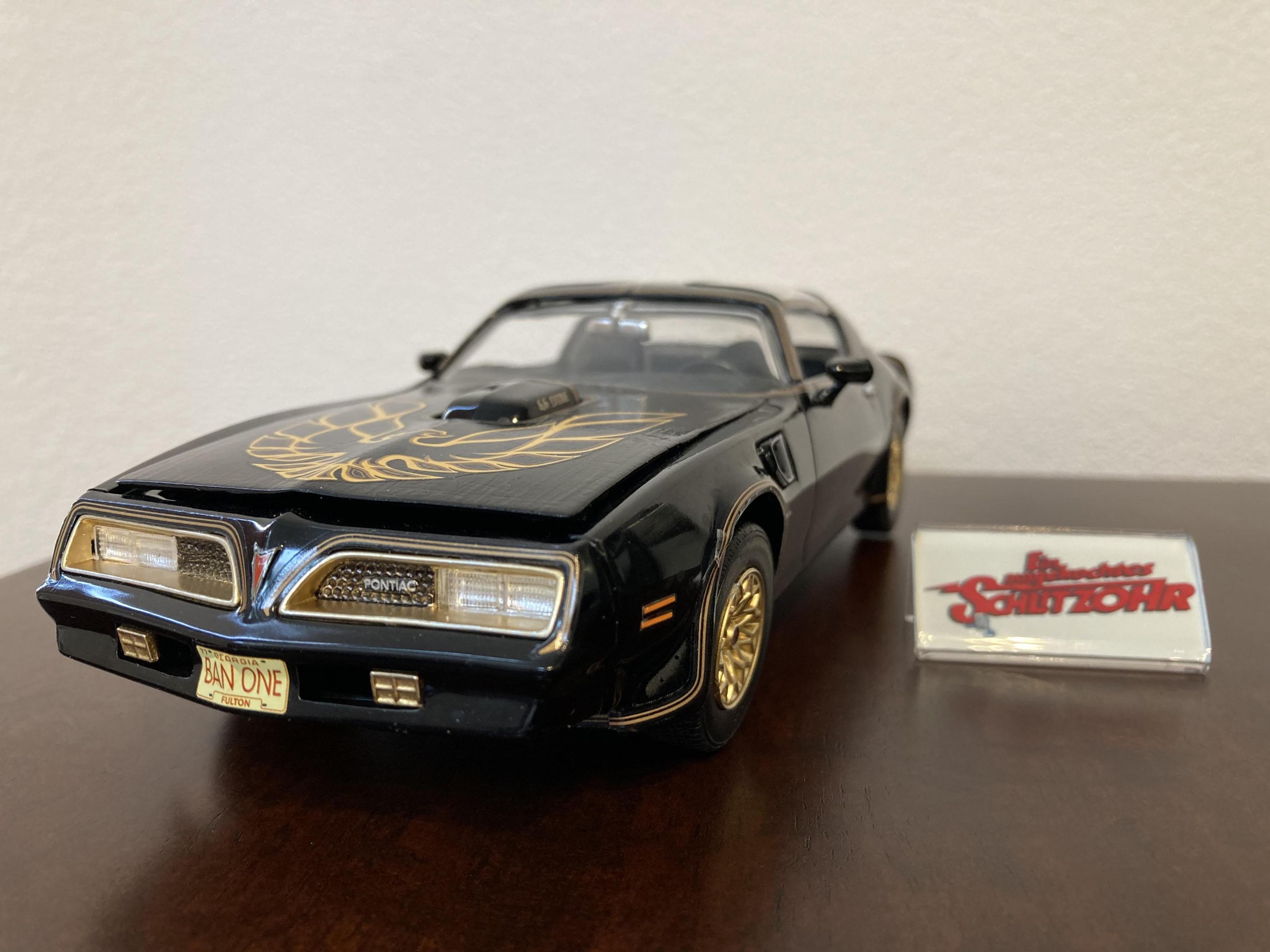 1977 Pontiac Firebird (Smokey and the Bandit).jpg