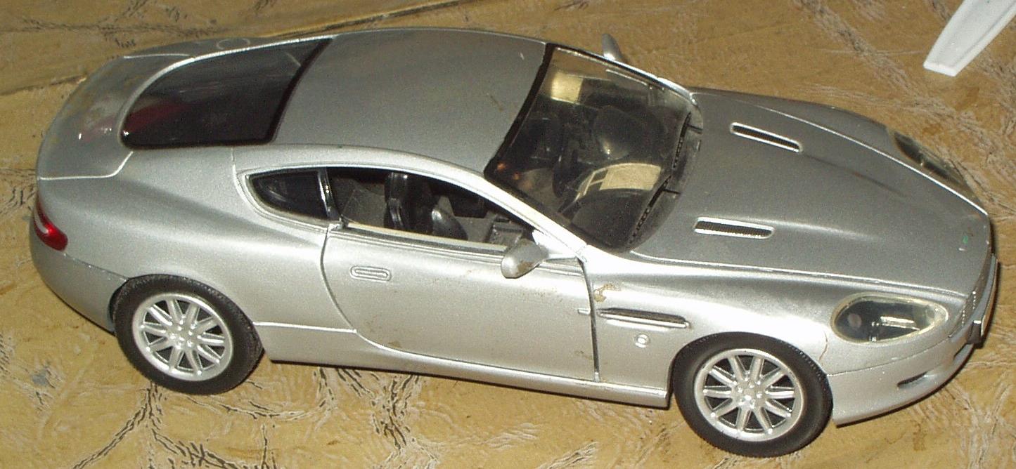 AstonMartinDB9DC005.jpg.83cfb68c80e5b84d88b59eda1fe6df05.jpg