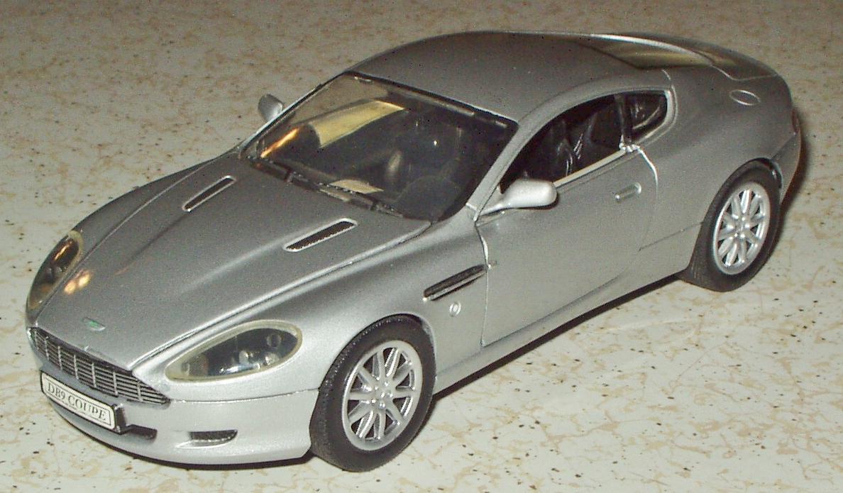AstonMartinDB9DC006.jpg.cde6d7de57b4150847934698a7652416.jpg