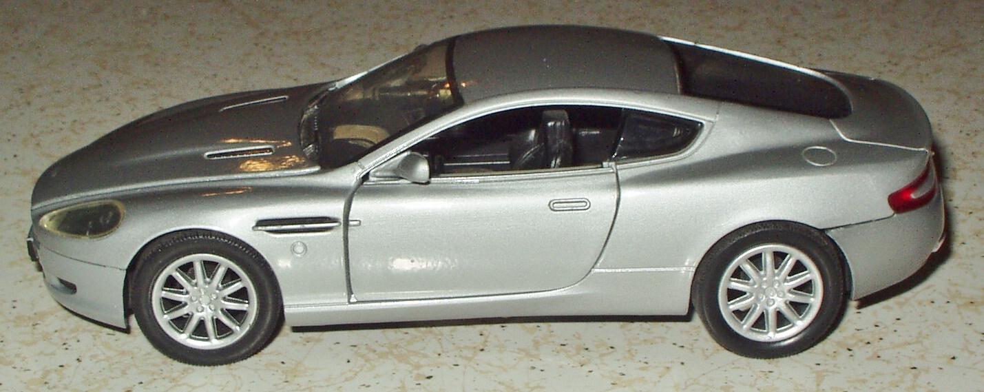 AstonMartinDB9DC010.jpg.2c3a6a4063d6e074965f6db26a82127c.jpg