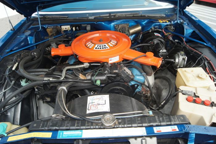 1975-coronet-engine-compartment.jpg.4355e64373bfa27a6fed2d0e90b386b9.jpg