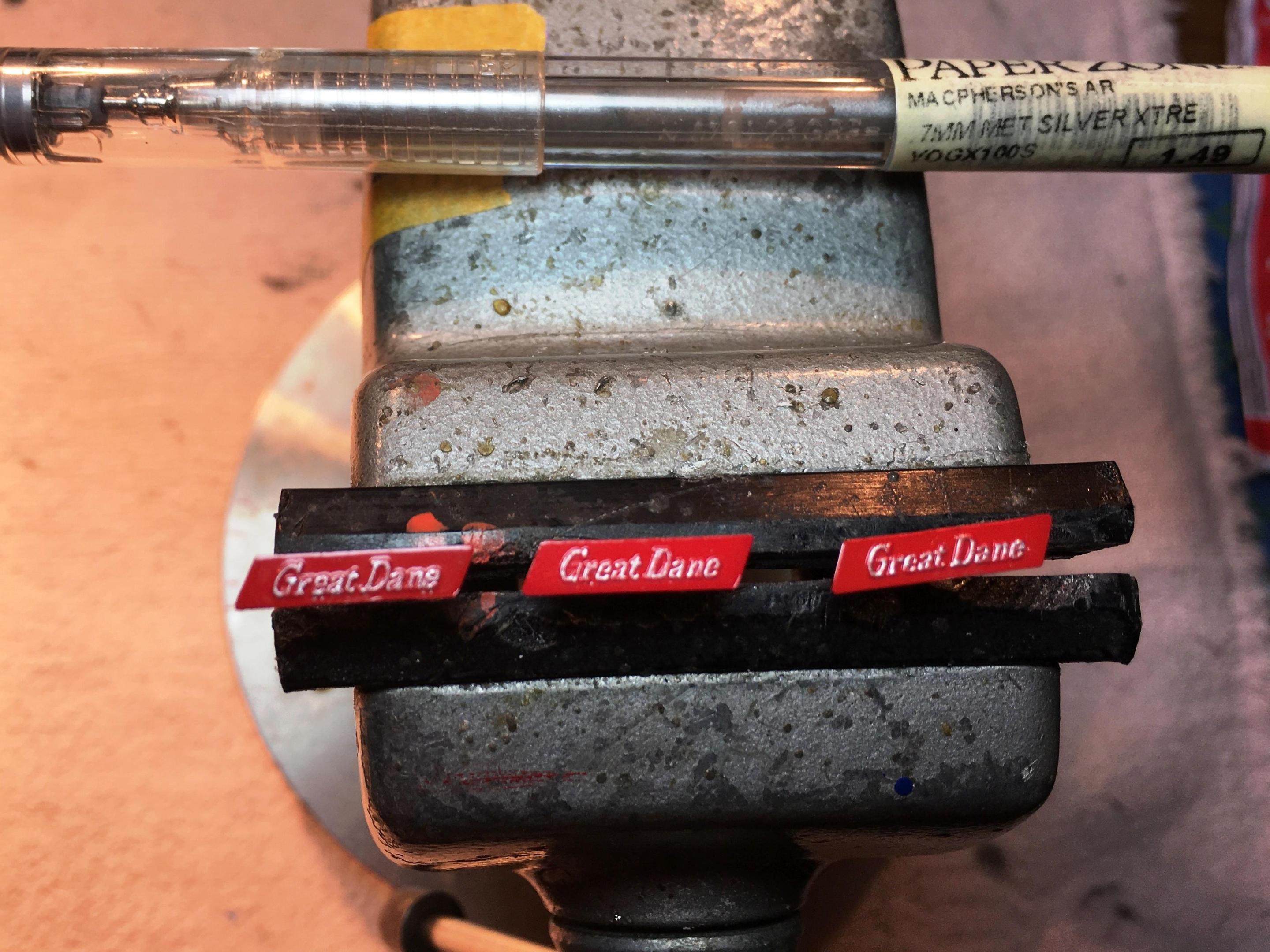 G emblems detailed.JPG