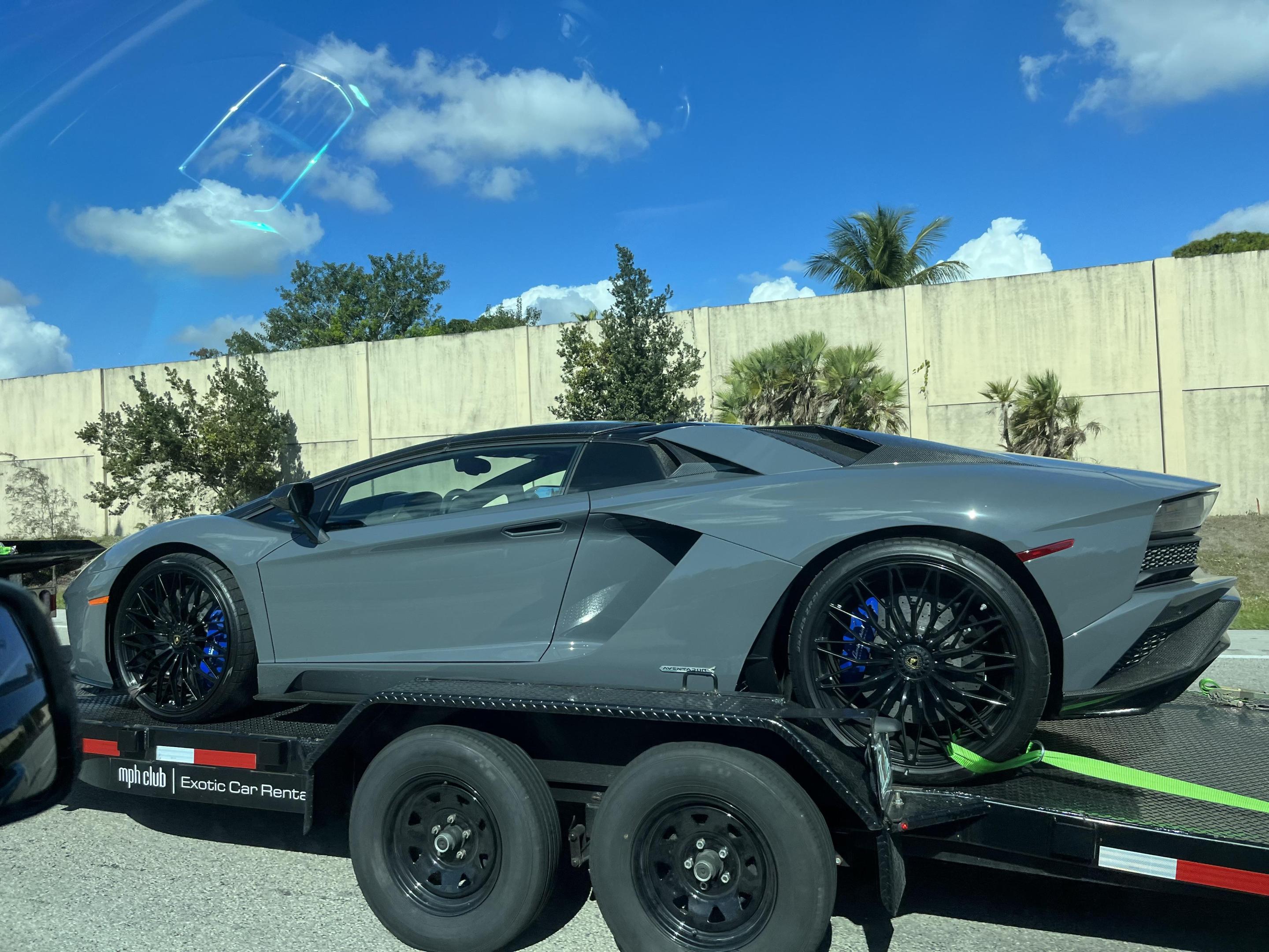lambo 2.jpg