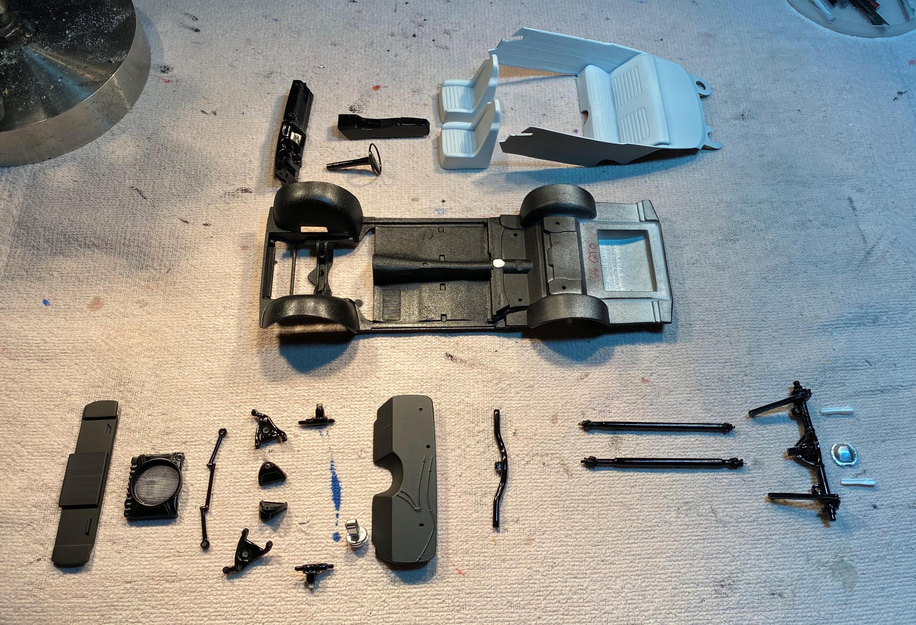 Chassis parts painted (2).JPG