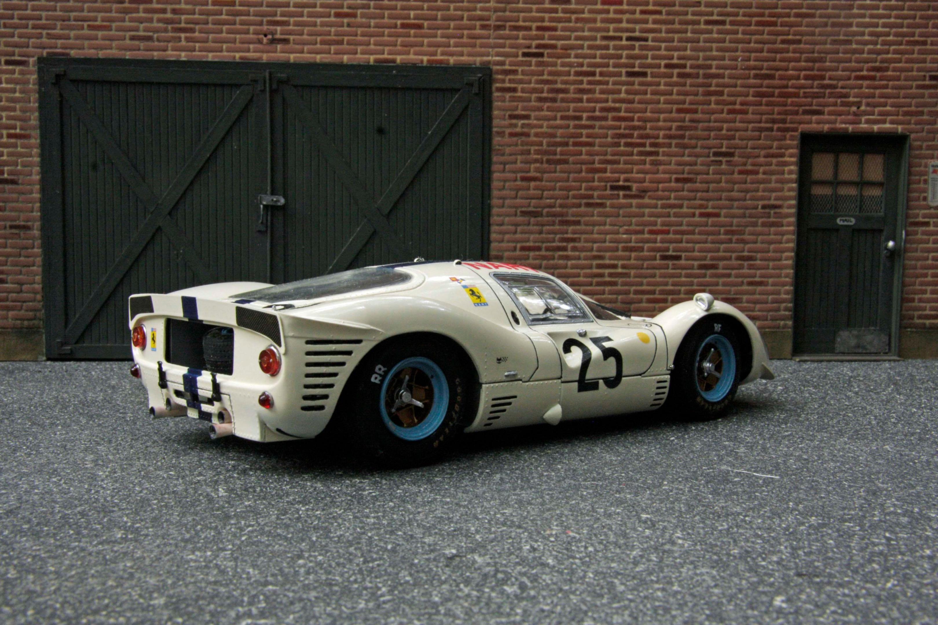 Ferrari_412P-.jpeg.thumb.jpg.0fc33379f2036799a6a9e91da3355a23.jpg