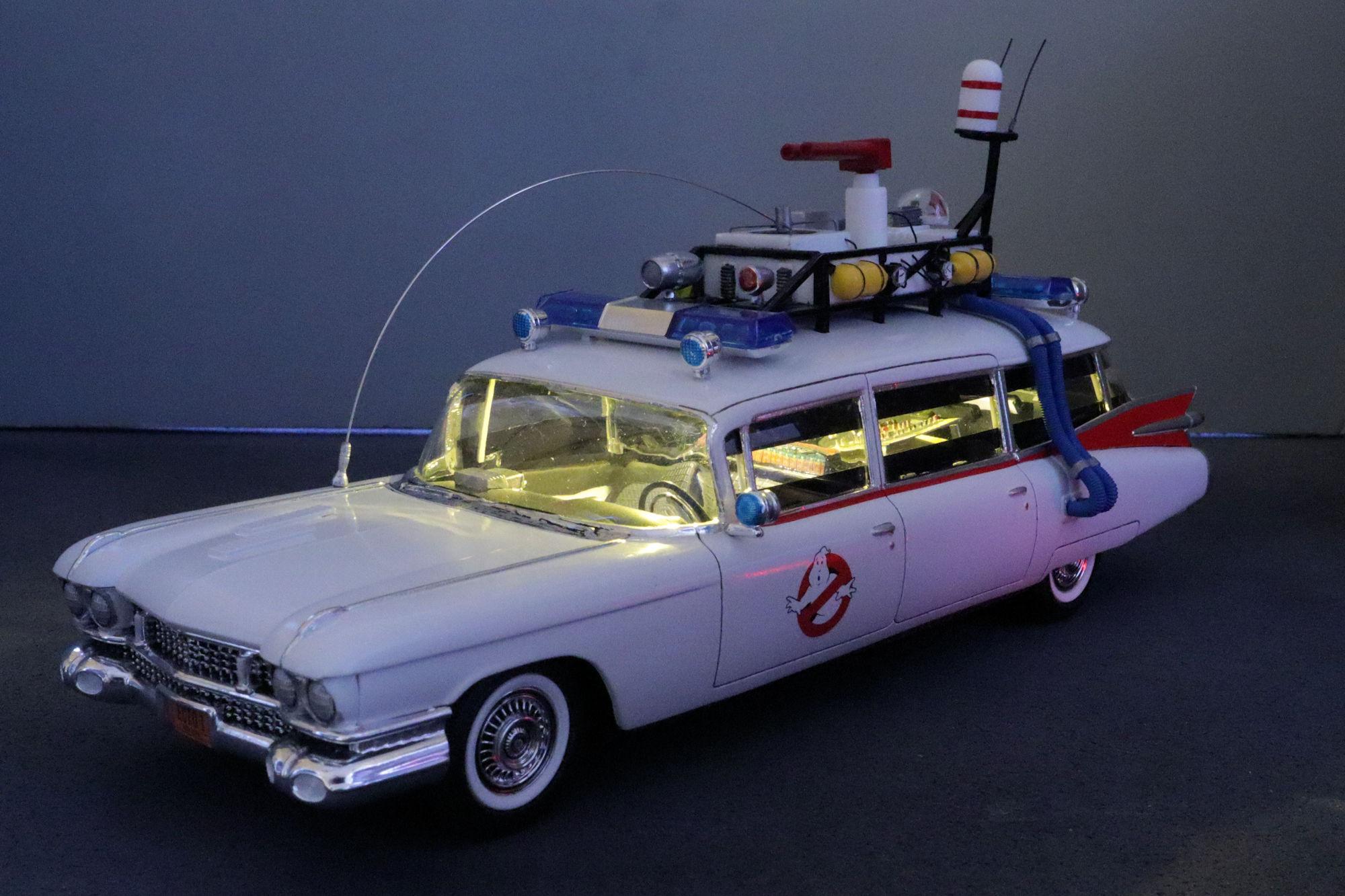 POLAR LIGHTS GHOSTBUSTERS ECTO-1 CADILLAC AMBULANCE 1/25 SCALE SNAP TOGETHER