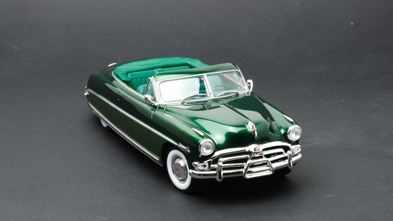 1952 Hudson Hornet Convertible two-tone (1/25 Moebius