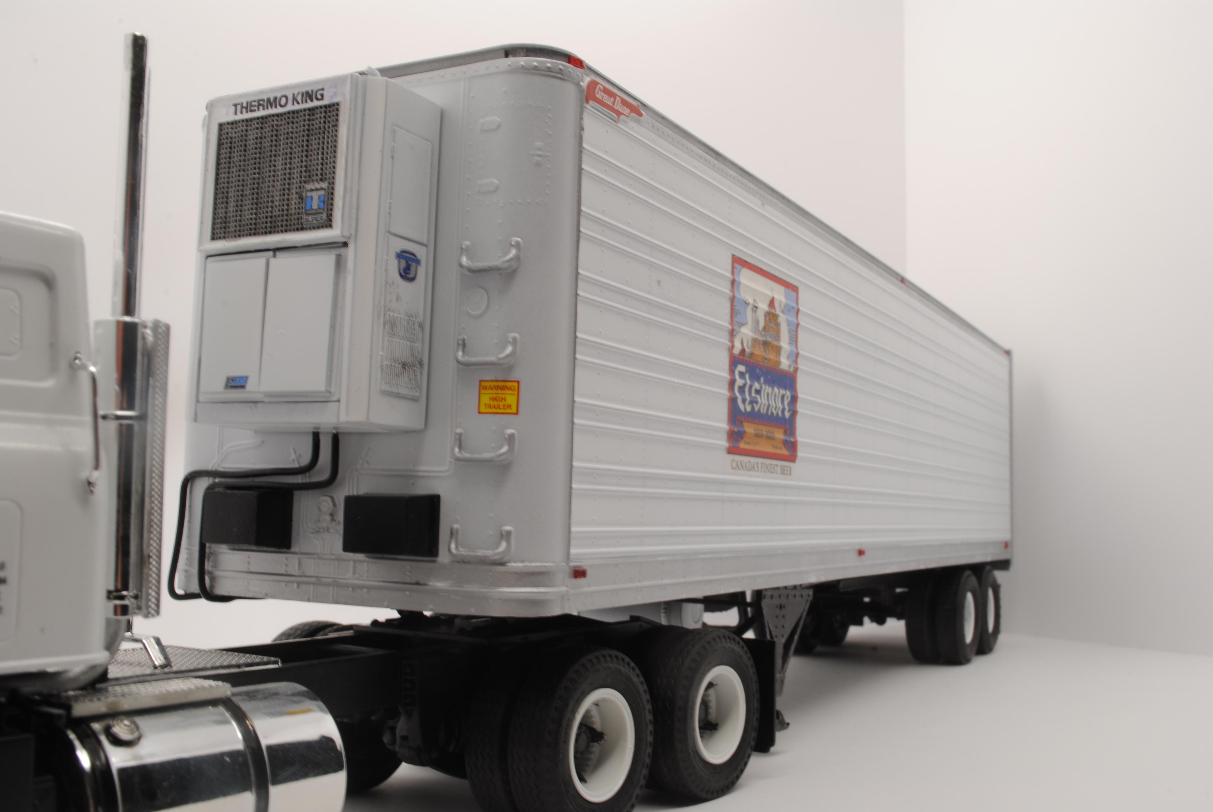 AMT Great Dane Reefer Trailer - Model Trucks: Big Rigs and