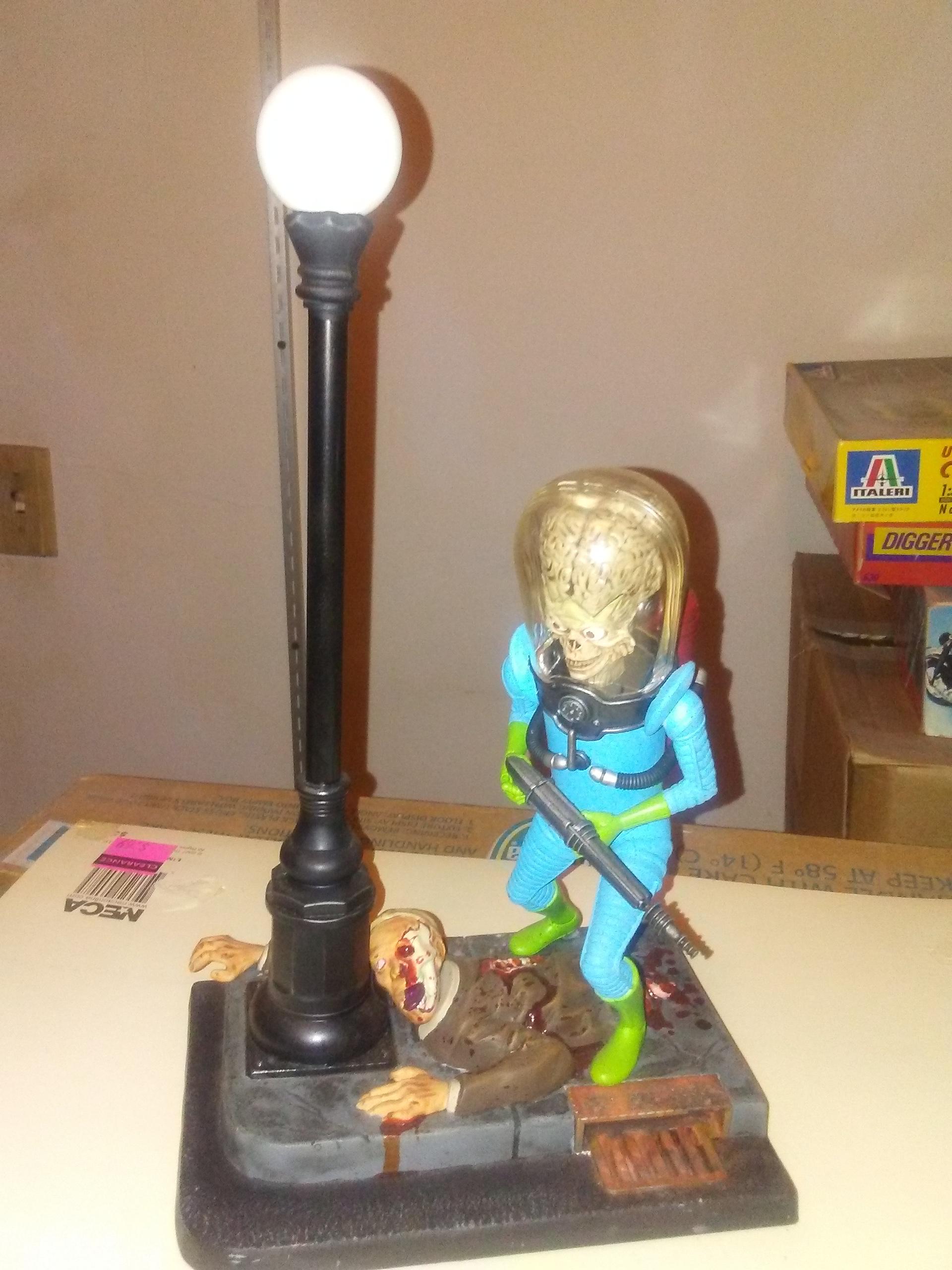 Mars Attacks warrior by Moebius Models. First serious attempt at a